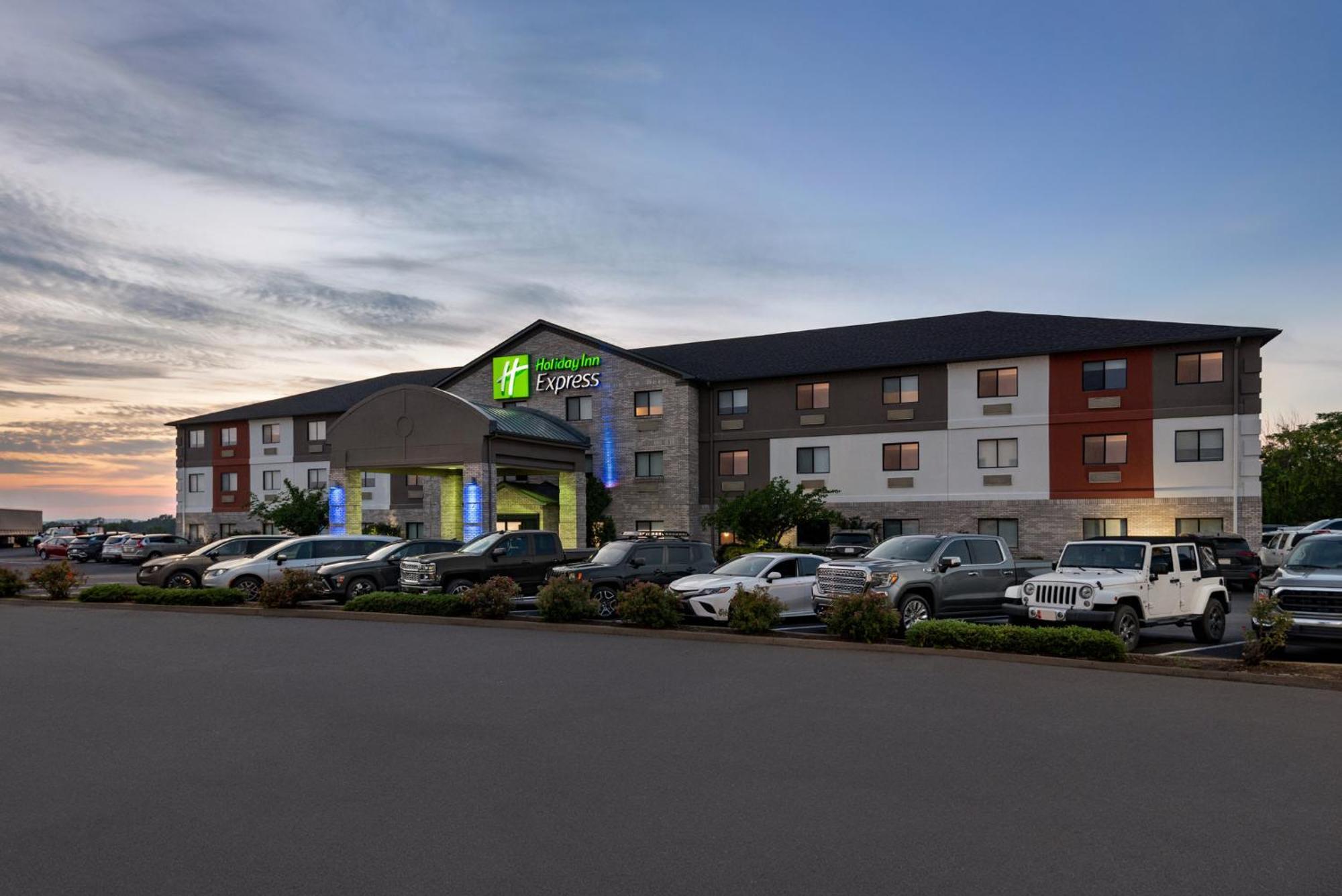 Holiday Inn Express Morgantown, An Ihg Hotel Exterior photo